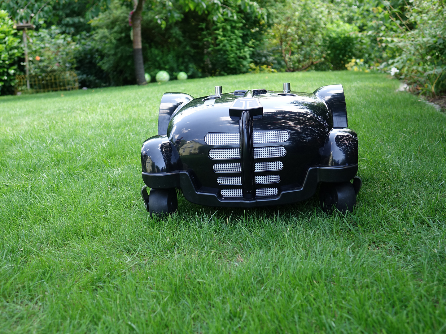 Mähroboter PRO Tech L25i für 3.200 m² - Effiziente Lösung