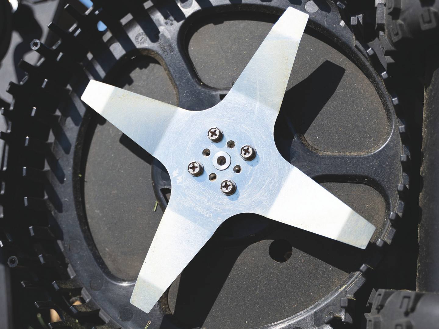 Mähroboter Next Tech SX2 – Perfekte Pflege bis 1,300 m²