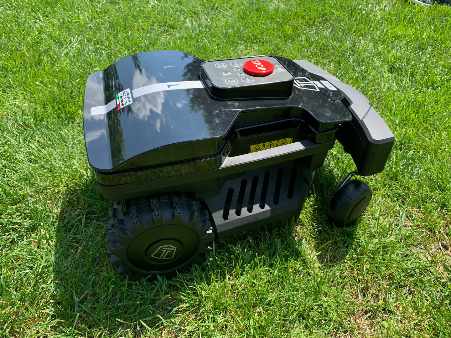 Mähroboter Next Tech SX2 – Perfekte Pflege bis 1,300 m²