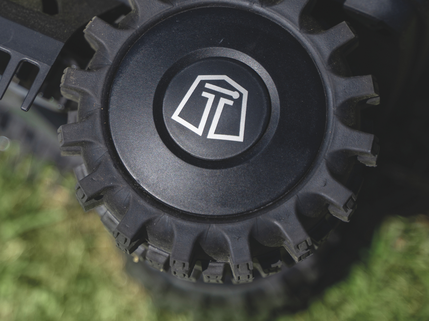 Mähroboter Next Tech DX2 für 700 m² – Starker Gartenhelfer