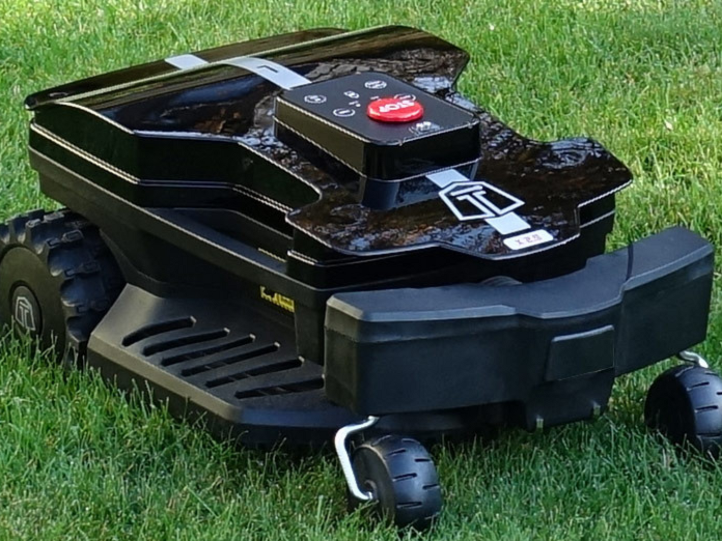 Mähroboter Next Tech DX2.9 für 2.500 m² - Extra Leistung