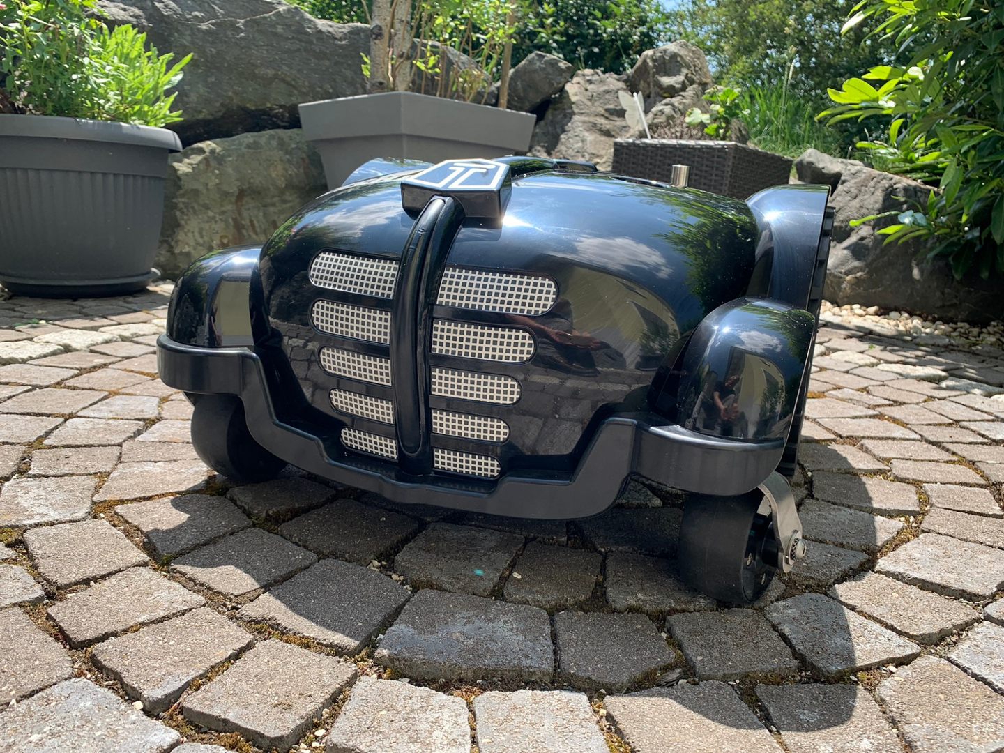 Mähroboter PRO Tech L25i für 3.200 m² - Effiziente Lösung