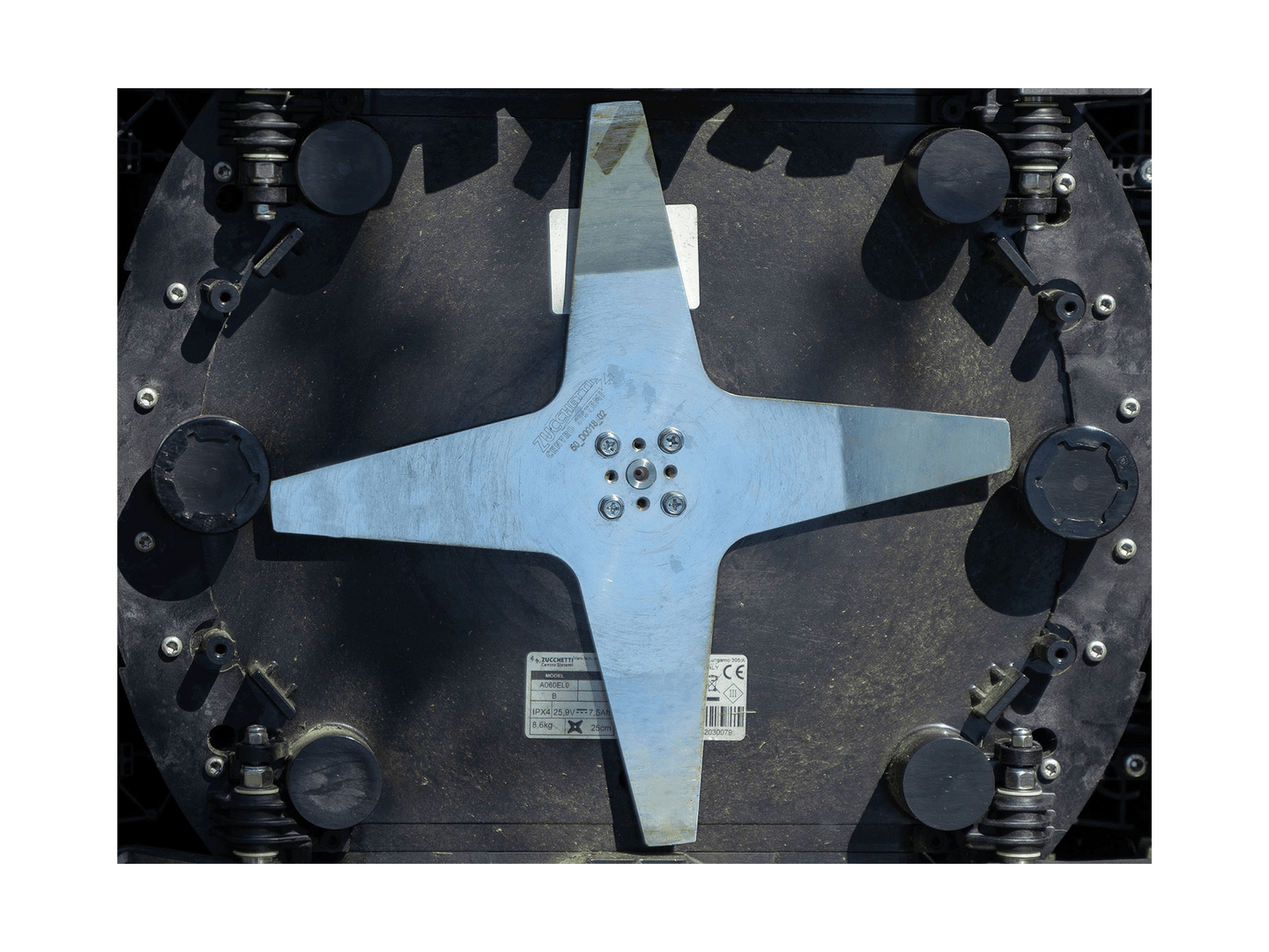 Mähroboter ohne Begrenzungskabel: Tech S6 für 400 m² Garten