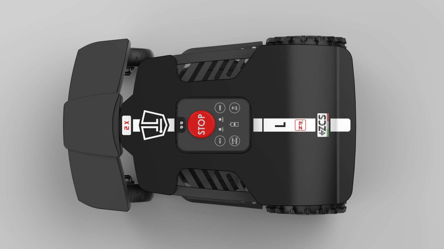 Das Bild zeigt den schwarzen Mähroboter Techline ZR aus der Vogelperspektive. Der grau-weiße Hintergrund sorgt für eine klare und fokussierte Darstellung. Besonders gut zu erkennen sind das Display, die Start-Stop-Taste sowie das Logo des Geräts. Die Aufnahme betont die Benutzerfreundlichkeit und die technischen Details des Mähroboters.