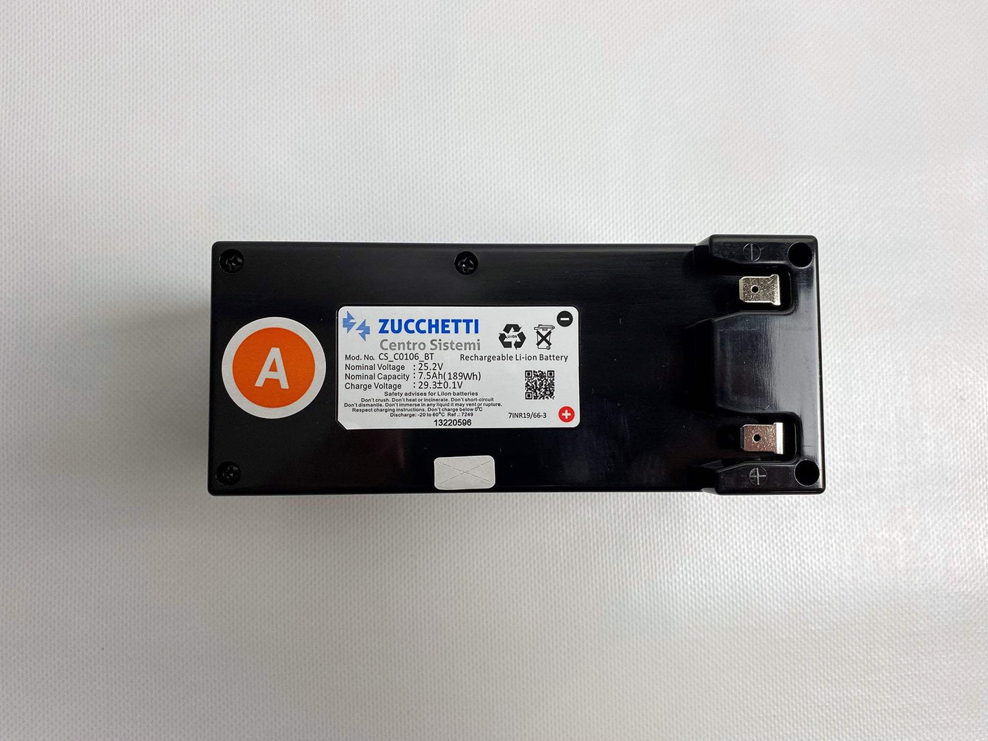 Auf diesem Bild ist deutlich der Lithium-Ionen-Akku mit 25,9 V und 7,5 Ah für die Modelle BT S6, L20 und Pro25 zu erkennen.