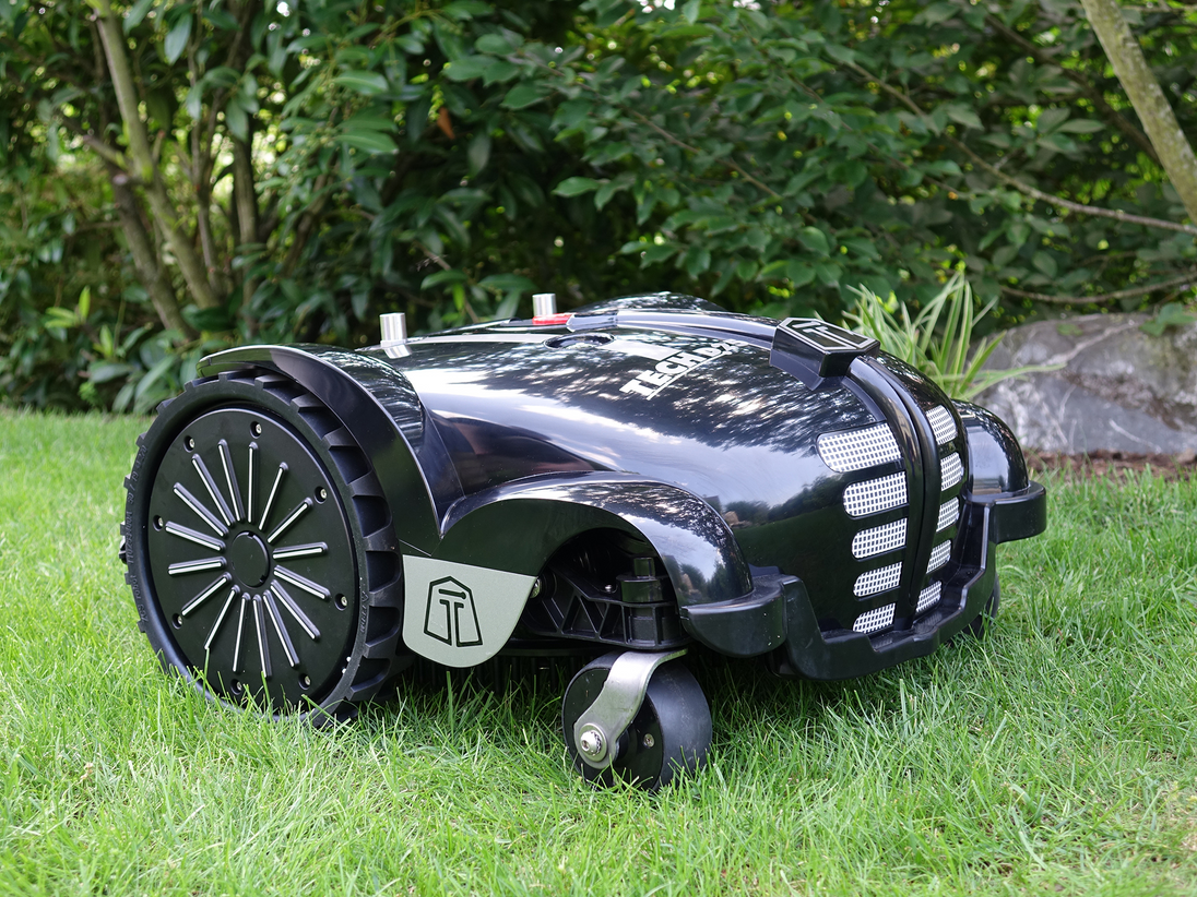 Mähroboter PRO Tech L25i für 3.200 m² - Effiziente Lösung