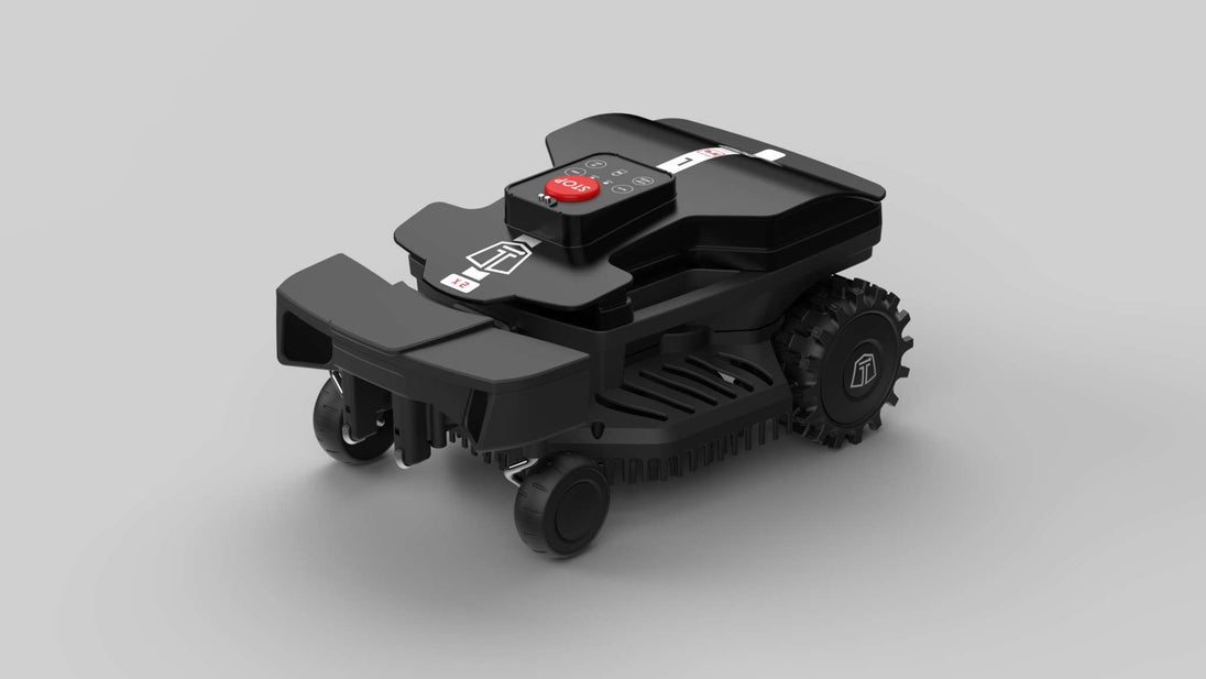 Das Bild zeigt den schwarzen Mähroboter Techline ZR, von vorne auf einem weiß-grauen Hintergrund.
Gut zu sehen, sind die kleinen Räder und die Start-Stop-Taste.