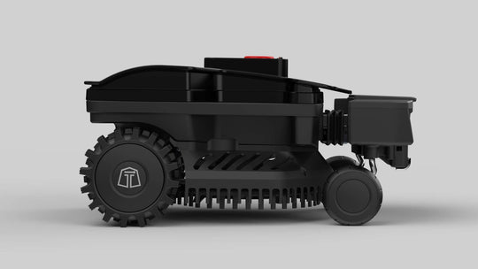 Das Bild zeigt den schwarzen Mähroboter Techline ZR von der Seite. Die Aufnahme ermöglicht eine klare Sicht auf die Reifen und das Gitter des Geräts. Die detaillierte Darstellung unterstreicht die robuste Bauweise und die praktischen Funktionen des Mähroboters.