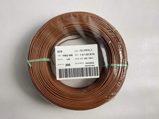 Auf diesem Bild ist der Begrenzungsdraht für die Installation mit einer Länge von 200 m und einer Litzenstärke von 1,5 mm deutlich zu erkennen.