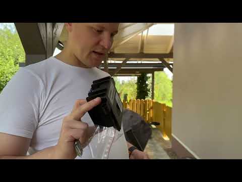 Das Bild zeigt, Christian Rumsauer der die Funktion erklärt von der PowerUnit.