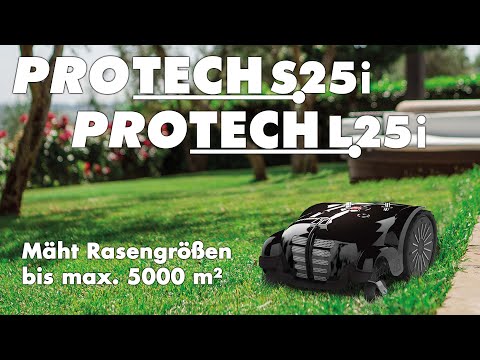 Das Bild zeigt einen schwarzen Mähroboter von Techline, der steht auf einer Grünfläche "Garten". 
Im Hintergrund steht ein Garten Sofa.